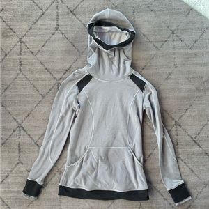 Lululemon pullover grey stripe base runner wee are from space size 8